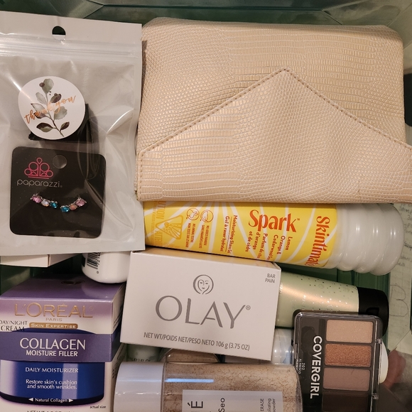 Deluxe Mystery Self Care Box A Make-an-Offer - Picture 4 of 5